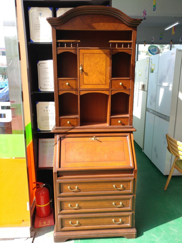 화장대겸장식장